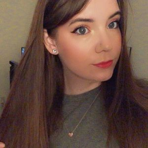 Meet your Posher, Courtney